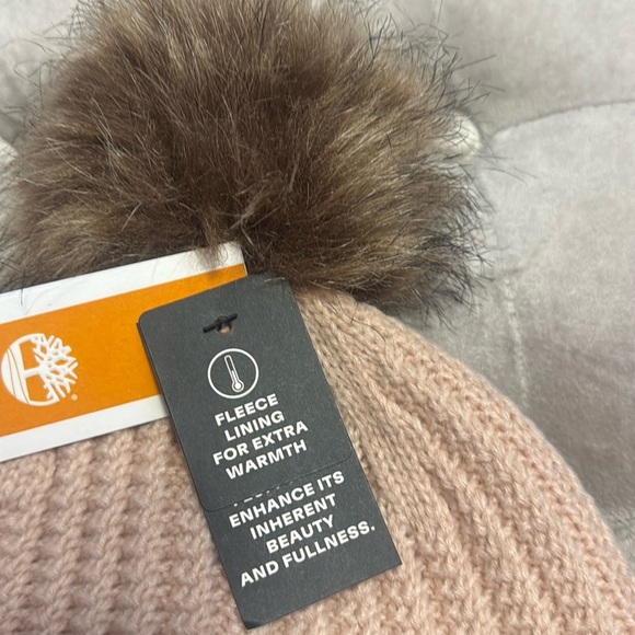 Timberland tan ribbed knit, fleece lined hat with furry Pom on top, new - Picture 3 of 8